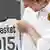 Звезда немецкого баскетбола Дирк Новицки демонстрирует футболку "Евробаскет-2015"