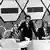 Hans Rosethal (stehend) mit seinem Dalli-Dalli-Rateteam (sitzend von links): Helmut Haller, Alice Kessler, Wolfgang Fahrian und Ellen Kessler im März 1974