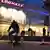 Besucher stehen an einem Kassenhäuschen am Cinemaxx-Kino Dammtor in Hamburg (Foto: dpa)