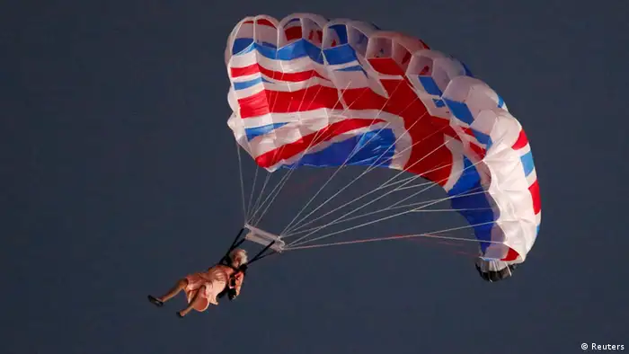 Image of Queen Elizabeth parachuting in to the opening of the 2012 London Olympic Games, Copyright: Reuters