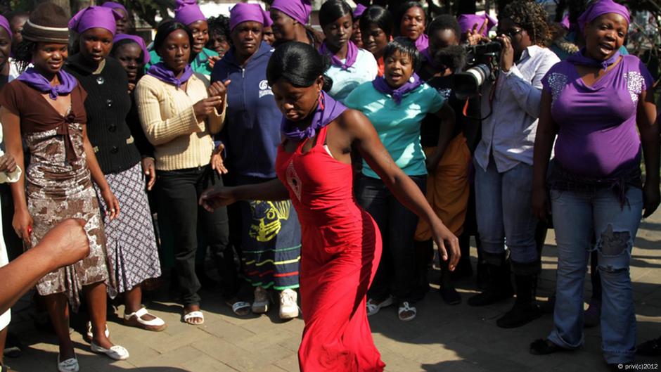 Women In Zimbabwe Dw 08 25 2012