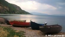 1. Bild: Die traditionelle kleine Fischerboote ( Kajce ) am Ohrid See in Mazedonien Fotos sind von unserem Reporter Milco Jovanovski in Dorf Radozda am Ohrid See in Mazedonien am 31.07.2012 gemacht. Hiermit trete ich, Milco Jovanoski, die Rechte für die Nutzung des Bildes an die Online Redaktion der DW. Milco Jovanoski Zulieferer: Sime Nedevski
