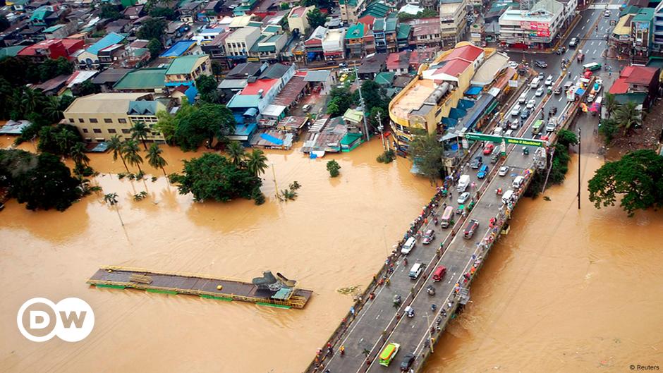 Floods Overwhelm Philippines – DW – 08/09/2012