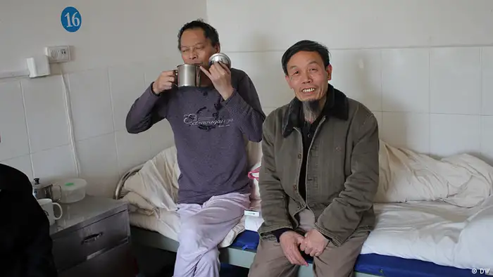 China Menschenrechte Bürgerrechtler Zhu Chengzhi bei Dissident Li Wangyang im Krankenhaus