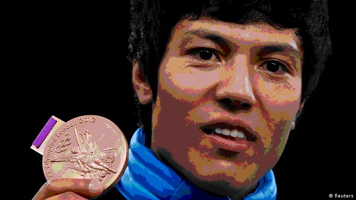 Olympic medal helps unify torn Afghanistan | DW Learn German