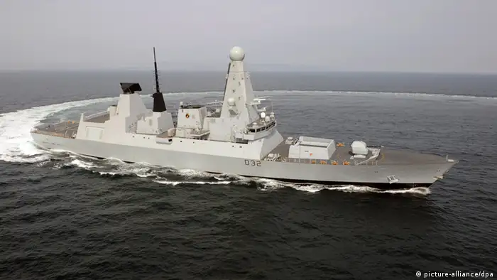 epa03052585 (FILE) A file handout photograph showing the British Royal Navy ship HMS Daring, the Royal Navy's first Type 45 Destroyer pulling a tight turn at sea following acceptance trials into service on 27 January 2009. Reports state on 07 January 2011 that Britain is sending its newest and most-advanced warship to the Persian Gulf, amid increasing tensions with Iran over its threats to close the strategic Strait of Hormuz. The deployment of the Type 45 destroyer 'HMS Daring' had been planned for more than a year, the British Defence Ministry confirmed. EPA/BRITISH MINISTRY OF DEFENCE / HANDOUT MADATORY CREDIT: CROWN COPYRIGHT HANDOUT EDITORIAL USE ONLY/NO SALES +++(c) dpa - Bildfunk+++