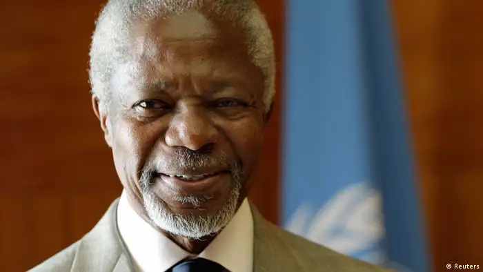 The Joint Special Envoy for Syria, Kofi Annan poses in his office before a meeting with Major-General Robert Mood of Norway at the United Nations in Geneva July 20, 2012. REUTERS/Denis Balibouse (SWITZERLAND - Tags: POLITICS MILITARY)
