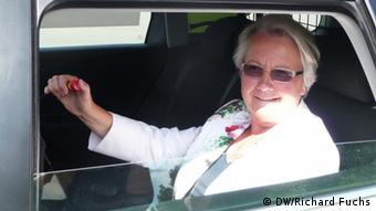 Fahren auf Knopfdruck - und ganz ohne Fahrer: Forschungsministerin Schavan (Foto: DW/Richard Fuchs)