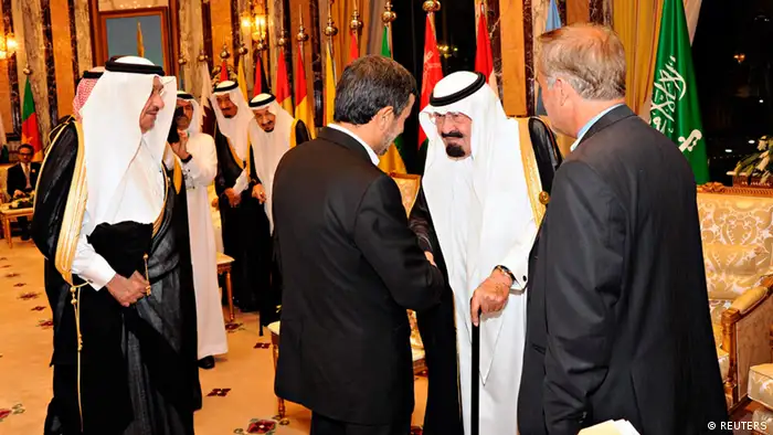 Saudi Arabia's King Abdullah (2nd R) shakes hands with Iran's President Mahmoud Ahmadinejad at the opening ceremony of the Organisation of Islamic Conference (OIC) summit in Mecca August 14, 2012. Saudi Arabia's King Abdullah seated Ahmadinejad at his side to welcome leaders to a summit on Wednesday, an apparent conciliatory gesture before the OOIC suspends the membership of Iran's ally Syria. REUTERS/Saudi Press Agency/Handout (SAUDI ARABIA - Tags: POLITICS ROYALS) FOR EDITORIAL USE ONLY. NOT FOR SALE FOR MARKETING OR ADVERTISING CAMPAIGNS. THIS IMAGE HAS BEEN SUPPLIED BY A THIRD PARTY. IT IS DISTRIBUTED, EXACTLY AS RECEIVED BY REUTERS, AS A SERVICE TO CLIENTS