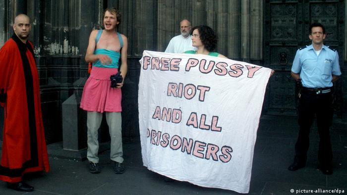 Акция сторонников Pussy Riot