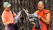 Myanmar man and Buddhist monk read a newspaper in Yangon, Myanmar Sunday, April 22, 2012. (Foto:Sakchai Lalit/AP/dapd) Myanmar man and Buddhist monk read a newspaper in Yangon, Myanmar Sunday, April 22, 2012. (Foto:Sakchai Lalit/AP/dapd)