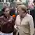 Radijojo-Reporterin Hannah hält Bundeskanzlerin Merkel ein Mikrofon vor (Foto: Radijojo)