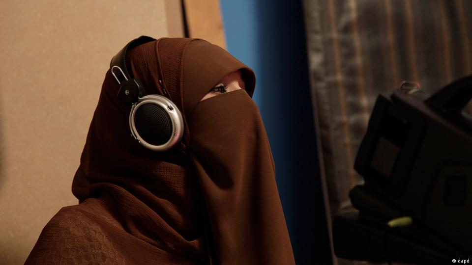 Voll verschleiert auf Sendung – DW – 21.08.2012