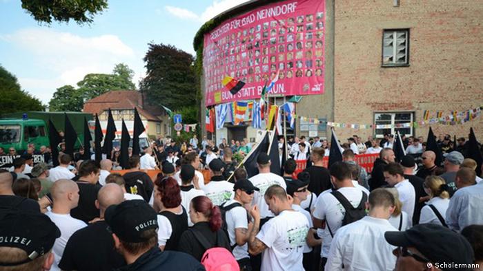 Neo-Nazis march at Wincklerbad in Bad Nenndorf Bild: Stefan Schölermann im August 2012 in Bad Nenndorf