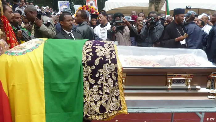 Begräbnis des Patriarchen der äthiopisch-orthodoxen Kirche, Abune Paulos *** Autor/Copyright: Getachew Tedla/DW, 23.08.2012