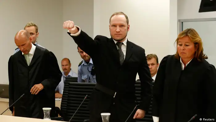 Norwegian mass killer Anders Behring Breivik (C) gestures as he arrives in the court room at Oslo Courthouse August 24, 2012. The Norwegian court delivers its verdict in the ten-week trial of gunman Breivik on Friday, deciding whether to send the anti-Muslim militant to jail or a mental hospital for the massacre of 77 people last summer. REUTERS/Heiko Junge/NTB Scanpix/Pool (NORWAY - Tags: CRIME LAW TPX IMAGES OF THE DAY)