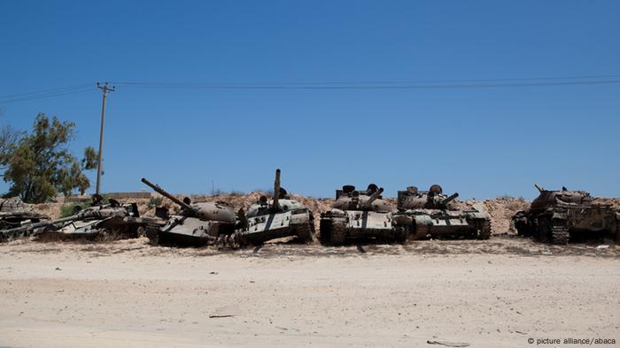 Libyen Panzerfriedhof (picture alliance/abaca)