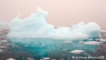 Un iceberg dans le courant polaire... la fonte des glaces s'accélère avec le réchauffement climatique