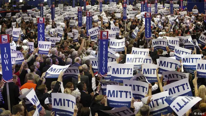 Delegates hold up Mitt Romeny placards as Romney is nominated for the Office of the President of the United Statesduring the Republican National Convention in Tampa, Fla., on Tuesday, Aug. 28, 2012. (Foto:Lynne Sladky/AP/dapd; eingestellt von rb)