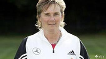 Frauenfußball: Bundestrainerin Tina Theune-Meyer, Porträt