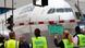 Streikende Flugbegleiter vor Lufthansa-Flugzeug (Foto: dapd) Streikende Flugbegleiter vor Lufthansa-Flugzeug (Foto: dapd)
