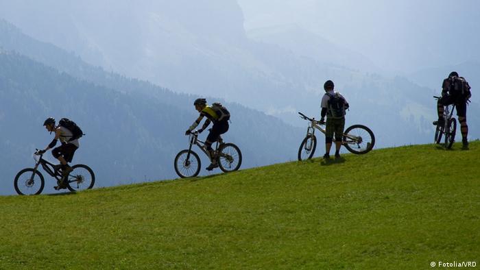 هوای آزاد، طبیعت و تحرک بدنی از دلایلی هستند که باعث می‌شود تا بسیاری از آلمانی‌ها تعطیلات کوتاه (۲ الی ۳ روزه) خود را با دوچرخه بگذرانند. 