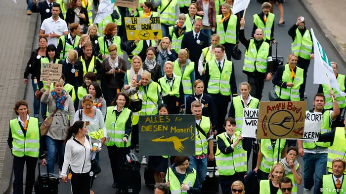 Hundreds of members of German air carrier Lufthansa cabin crew union UFO walk towards the Lufthansa headquarters during a strike at the Fraport airport in Frankfurt, August 31, 2012. Lufthansa cancelled 64 flights at its main hub Frankfurt on Friday as cabin crew began the first of a series of strikes over pay and cost cuts in a busy holiday season. The eight-hour industrial action, following the breakdown of 13 months of negotiations between Germany's largest airline and trade union UFO, is due to end at 1100 GMT on Friday. REUTERS/Kai Pfaffenbach (GERMANY - Tags: BUSINESS EMPLOYMENT CIVIL UNREST TRANSPORT)