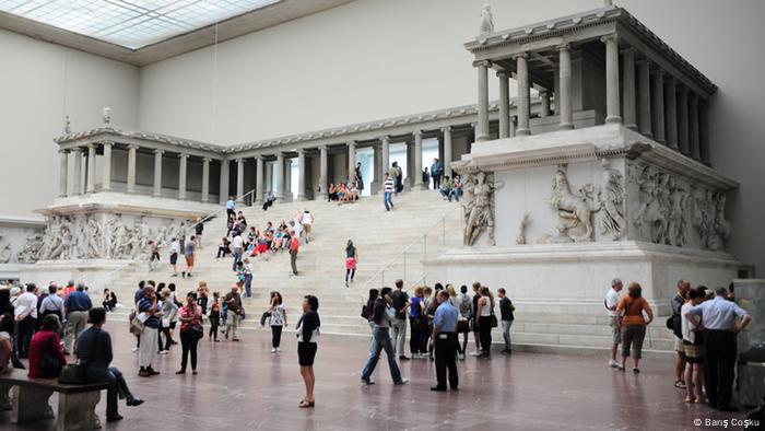 Pergamon Altar Makes Digital Debut Dw Travel Dw 25 05 16