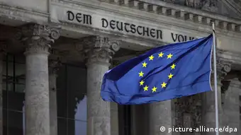 Symbolbild Europa Fahne Reichstag