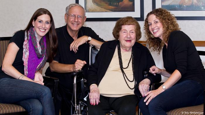 Jennifer, Ethan, Rachel Bensinger und Karen Kreindler im Selfhelp Home in Chicago (Foto: Ray Whitehouse)
