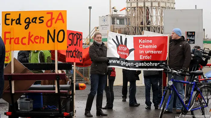 Fractivistas piden que el gobierno prohíba usar la fracturación hidráulica en la explotación gasífera.