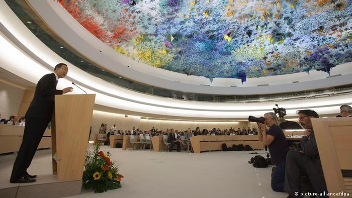 United Nations Secretary-General Ban Ki-moon (L) delivers his speech during the 21st session of the Human Rights Council, at the European headquarters of the United Nations in Geneva, Switzerland, 10 September 2012. EPA/SALVATORE DI NOLFI +++(c) dpa - Bildfunk+++