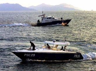 Malaysische Polizeiboote bieten kaum Schutz