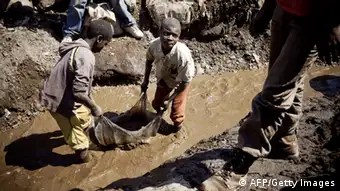 Les ravages des mines sur les populations : des enfants abandonnent l'école pour travailler à la mine de cuivre