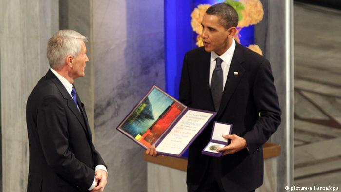 Барак Обама отримує Нобелівську премію миру