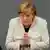 Bundeskanzlerin Angela Merkel steht mit gefalteten Händen am Rednerpult des Deutschen Bundestages. (Foto: REUTERS / Fabrizio Bensch)