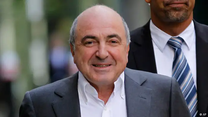 Russian tycoon Boris Berezovsky arrives at the high court in London, Friday, Aug. 31, 2012. Berezovsky lost a High Court battle against Roman Abramovich in a multibillion-dollar legal battle waged between the two Russian tycoons in a London courtroom. (Foto:Sang Tan/AP/dapd)
