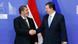Der ägyptsiche Präsident Mursi und der Präsident der Europäischen Union Barroso geben sich bei einem Treffen in Brüssel die Hand (Foto: REUTERS/Francois Lenoir) Der ägyptsiche Präsident Mursi und der Präsident der Europäischen Union Barroso geben sich bei einem Treffen in Brüssel die Hand (Foto: REUTERS/Francois Lenoir)