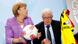 Bundeskanzlerin Angela Merkel (l, CDU) und der Präsident des Ligaverbandes, Reinhard Rauball präsentieren am Donnerstag (13.09.2012) im Bundeskanzleramt in Berlin Trikots und Ball mit der Aufschrift "Geh deinen Weg". Alle Bundesliga-Vereine werden am 3. Spieltag auf ihre übliche Trikotwerbung verzichten und die Spieler mit speziellen Shirts aufs Feld schicken: Mit der Aufschrift «Geh deinen Weg» wollen die Vereine das gleichnamige Projekt der Deutschlandstiftung Integration unterstützen. Foto: Kay Nietfeld dpa Bundeskanzlerin Angela Merkel (l, CDU) und der Präsident des Ligaverbandes, Reinhard Rauball präsentieren am Donnerstag (13.09.2012) im Bundeskanzleramt in Berlin Trikots und Ball mit der Aufschrift "Geh deinen Weg". Alle Bundesliga-Vereine werden am 3. Spieltag auf ihre übliche Trikotwerbung verzichten und die Spieler mit speziellen Shirts aufs Feld schicken: Mit der Aufschrift «Geh deinen Weg» wollen die Vereine das gleichnamige Projekt der Deutschlandstiftung Integration unterstützen. Foto: Kay Nietfeld dpa