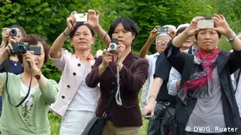 Asiaten besuchen Deutschland Bürgerwindpark in Kirchhunden