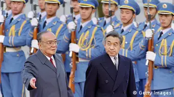 Chinese President Yang Shangkun (L) and Japanese Emperor Akihito review the honor guard in front of the Great Hall of the People in Beijing, 23 October 1992. Akihito arrived in China 23 October 1992, to mark the 20th anniversary of Sino-Japanese diplomatic relations. (Photo credit should read MIKE FIALA/AFP/GettyImages)