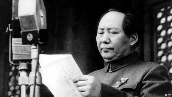 China Flash-Galerie 60 Jahre Volksrepublik 1949 Mao Tsetung proklamiert die Volksrepublik China (AP)