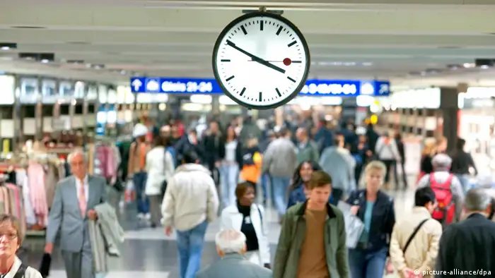 epa03405193 (FILE) A file picture dated 29 September 2005 shows commuters walk under a Swiss railroad station clock at Zurich main station in Switzerland. Swiss Federal Railways has accused Apple of stealing the design of its iconic clock, as media reported on 20 September 2012. The clock icon that appear in the new clock icon within iOS 6 on the iPad operating system looks just like the timepieces that grace Swiss train stations. The rail company is now seeking financial compensation. EPA/GAETAN BALLY