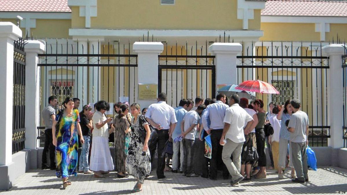 Американские посольства в таджикистане. Посольство таджикистана в англии. Душанбе посольство сайт. Душанбе посольство сайт. Здание посольства кнр.