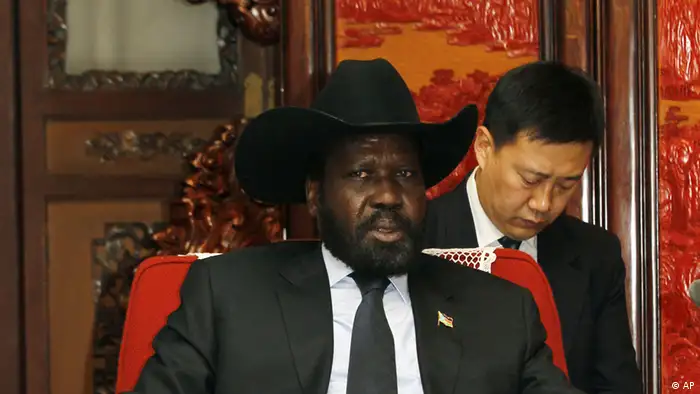 South Sudan President Salva Kiir Mayardit talks during a meeting with Chinese Vice Premier Li Keqiang, unseen, at Zhongnanhai in Beijing, Wednesday, April 25, 2012. (Foto:Kazuhiro Ibuki, Pool/AP/dapd)