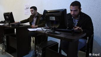 Iranische Studenten in einem Internetcafe in Teheran, Iran. (Foto:AP)