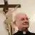 Erzbischof Robert Zollitsch mit Kruzifix (Foto: dpa)