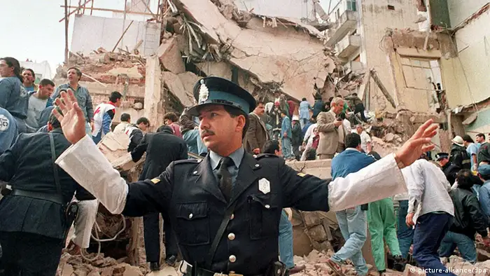 Imágenes de 1994 tras el atentado en la AMIA de Buenos Aires