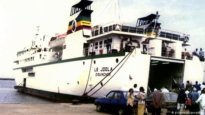 Senegal Fähre Joola Unglück Schiffskatastrophe 2002