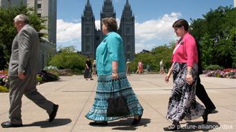 Mass Protest Over Mormon Church Denying Baptism To Children Of Gay Couples News Dw 15 11 15